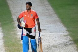 Suryakumar Yadav Gets Hit on Wrist, Ishan Kishan Bitten by Honeybee in Nets Ahead of NZ Clash