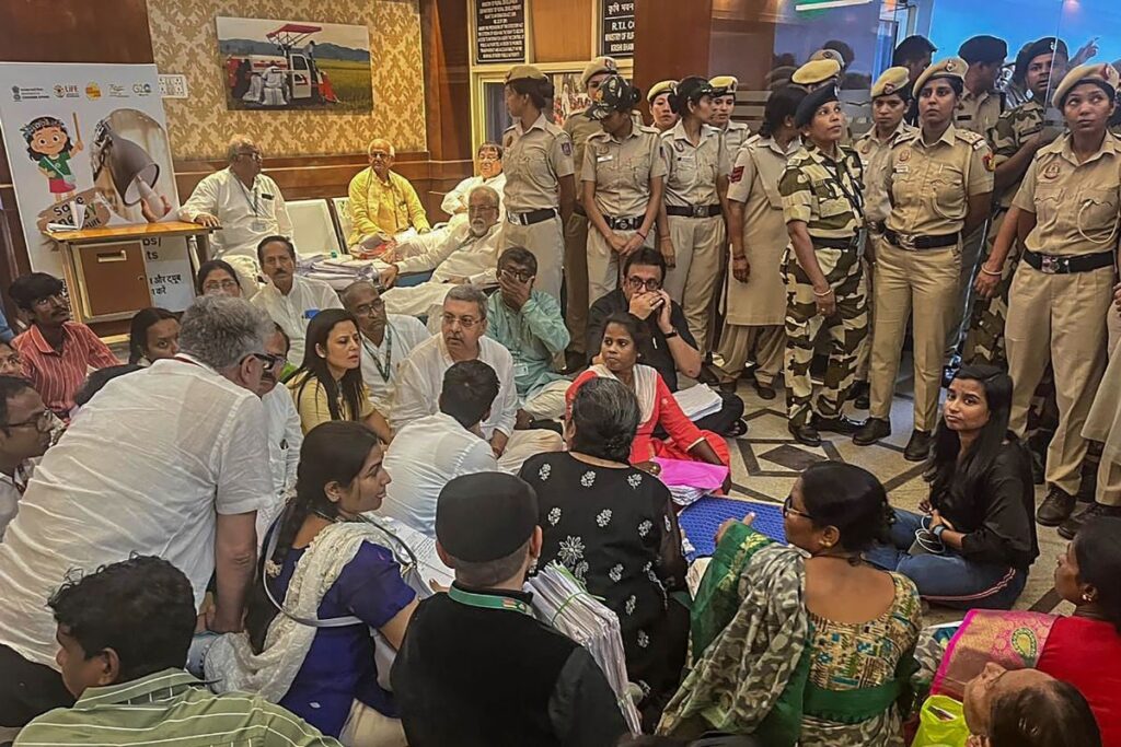 Delhi: TMC Leaders Detained During Protest at Krishi Bhavan Over Release of Funds to Bengal; Mamata Reacts