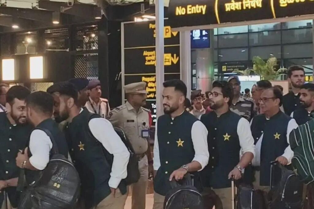 The Hard Facts | Claps in Hyderabad, Dhol in Ahmedabad: Unrequited Love for Pak Team That Bats Only for Islam?