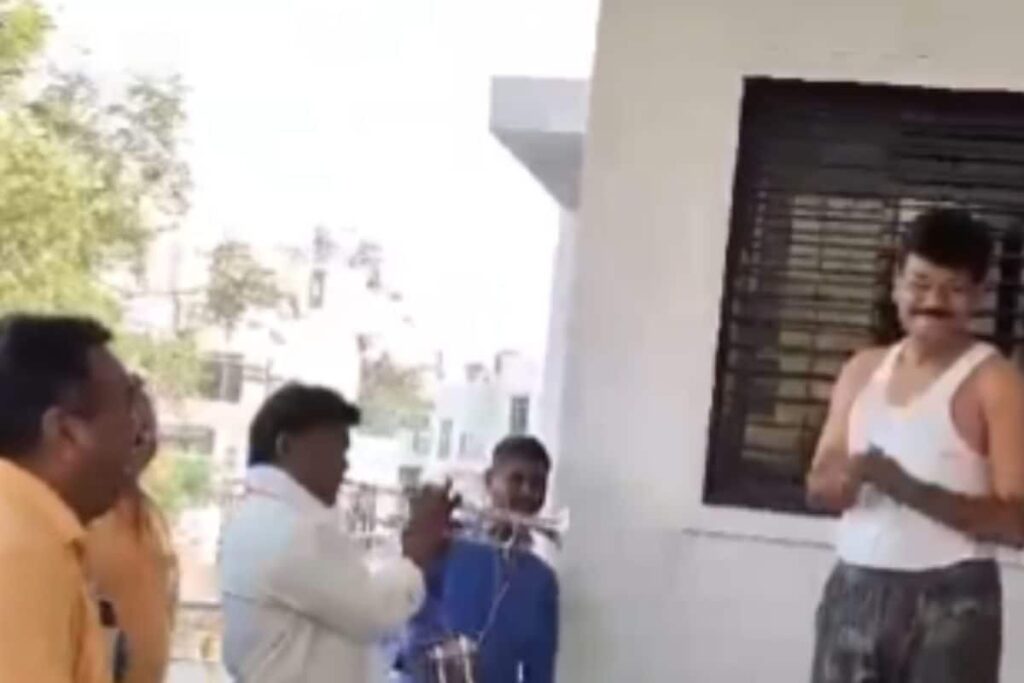 'Band Baaja Ab To Aaja': Desi Men's Way to Invite Irregular Friend to Morning Walk is Too Funny