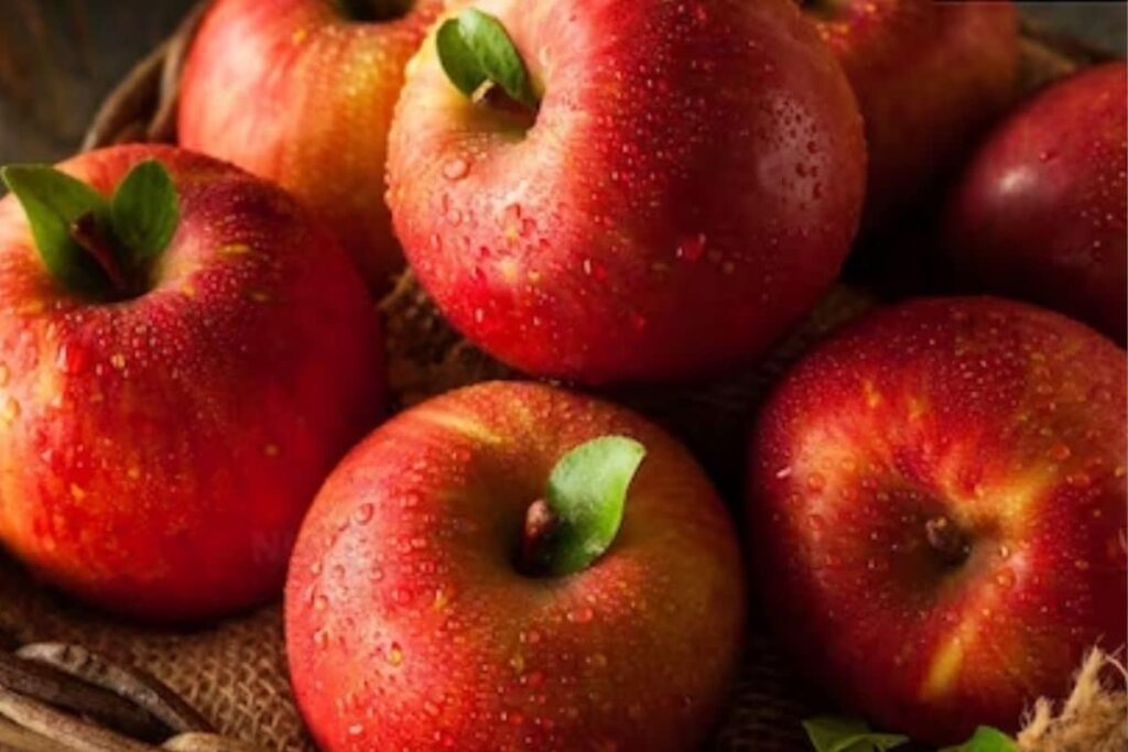 How Adding Apples To Your Daily Diet Can Keep Cholesterol At Bay