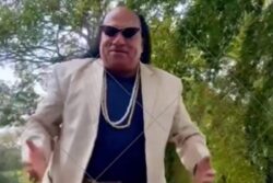 Trending: Fans Are Literally Crying After Listening To This Pakistani Singer's World Cup Anthem