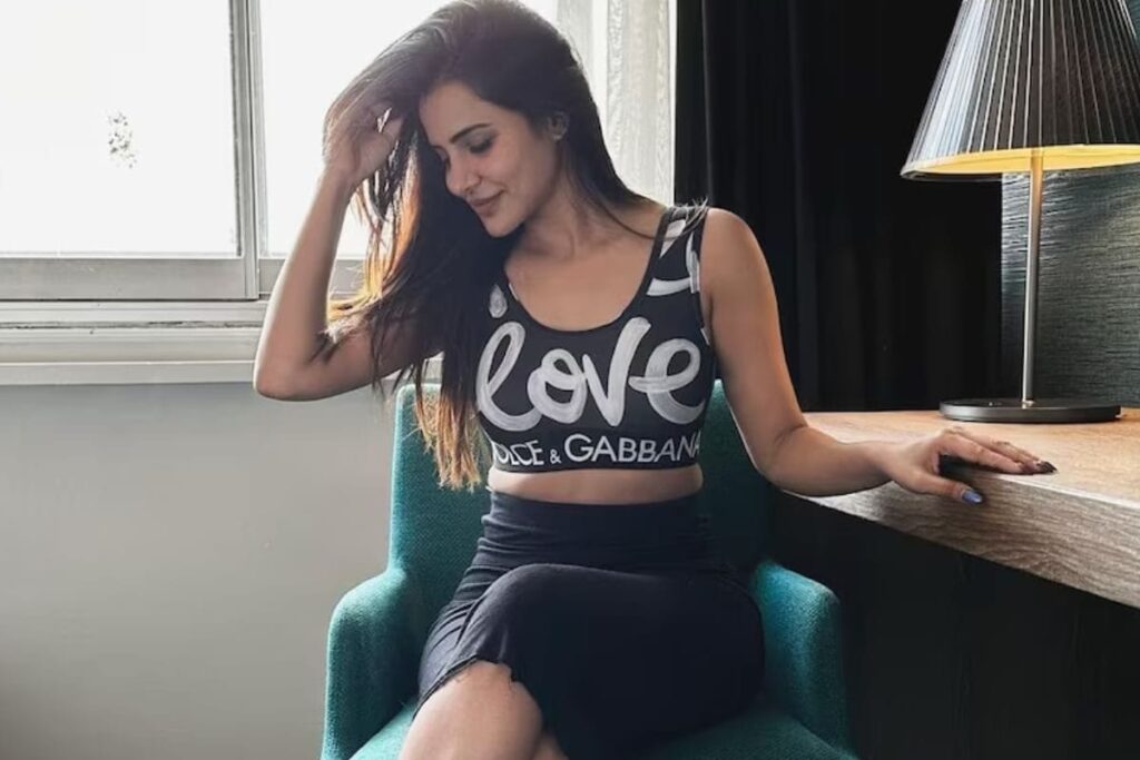 Ashu Reddy's Effortlessly Chic Look With A Message On Body Positivity Has Fans' Approval