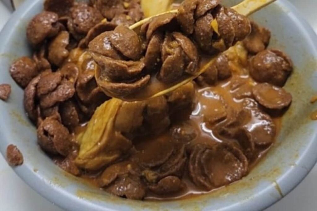 Cereal With Curry, Anyone? This Bizarre Food Combo Gets A Big No From Foodies