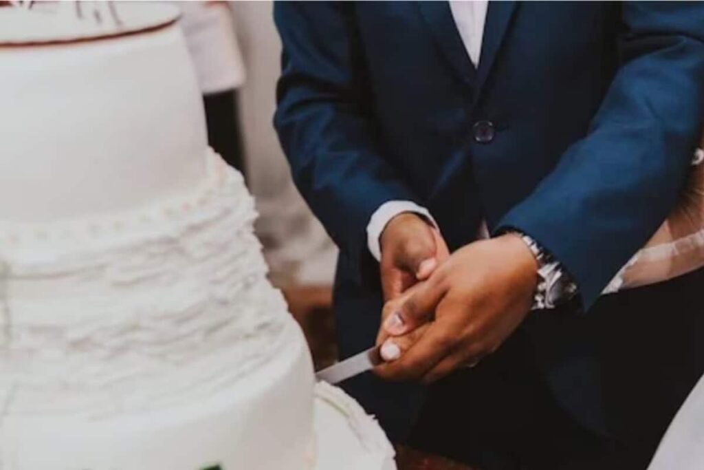 This Bride Found A Stranger Eating Wedding Cake In Room, Here's What Happened Next
