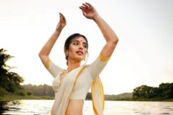 Internet Swoons Over Priya Prakash Varrier's Graceful Traditional Look In Kasavu Saree