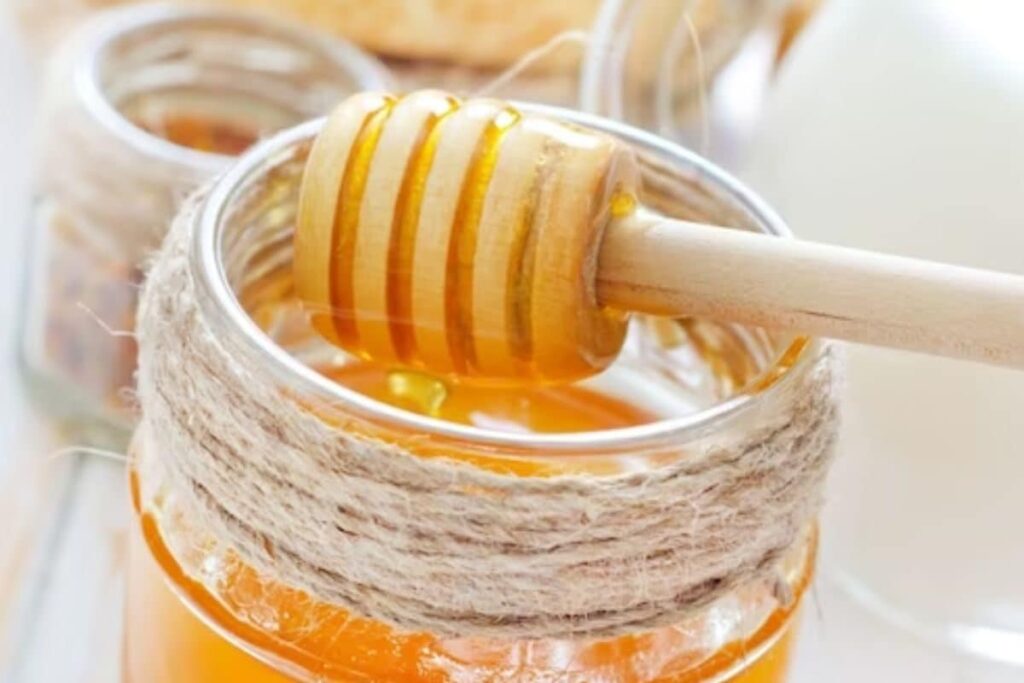 Is Honey With Hot Water Harmful? Here’s The Truth