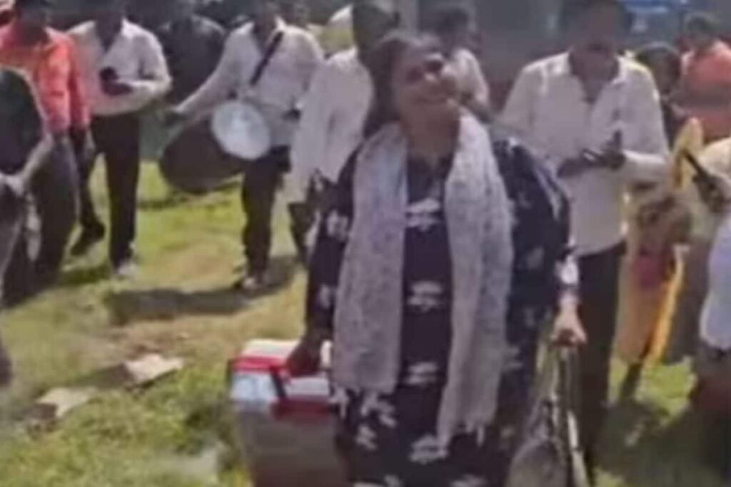 After Torture And Deceit At In-laws, Ranchi Father Welcomes Daughter Home With Celebrations