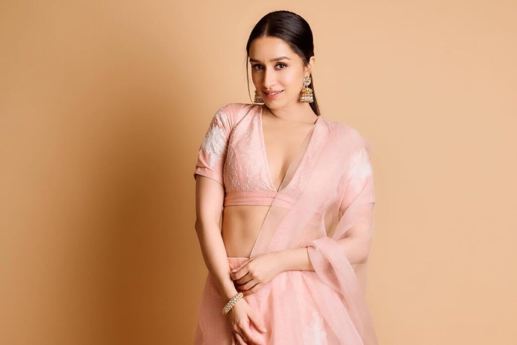 Shraddha Kapoor Sings Chahun Main Ya Naa From Aashiqui 2 In This Viral Video