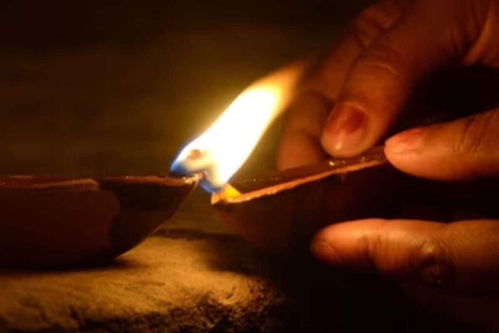 Karwa Chauth 2023: Know Auspicious Timing And Rituals Of The Hindu Festival