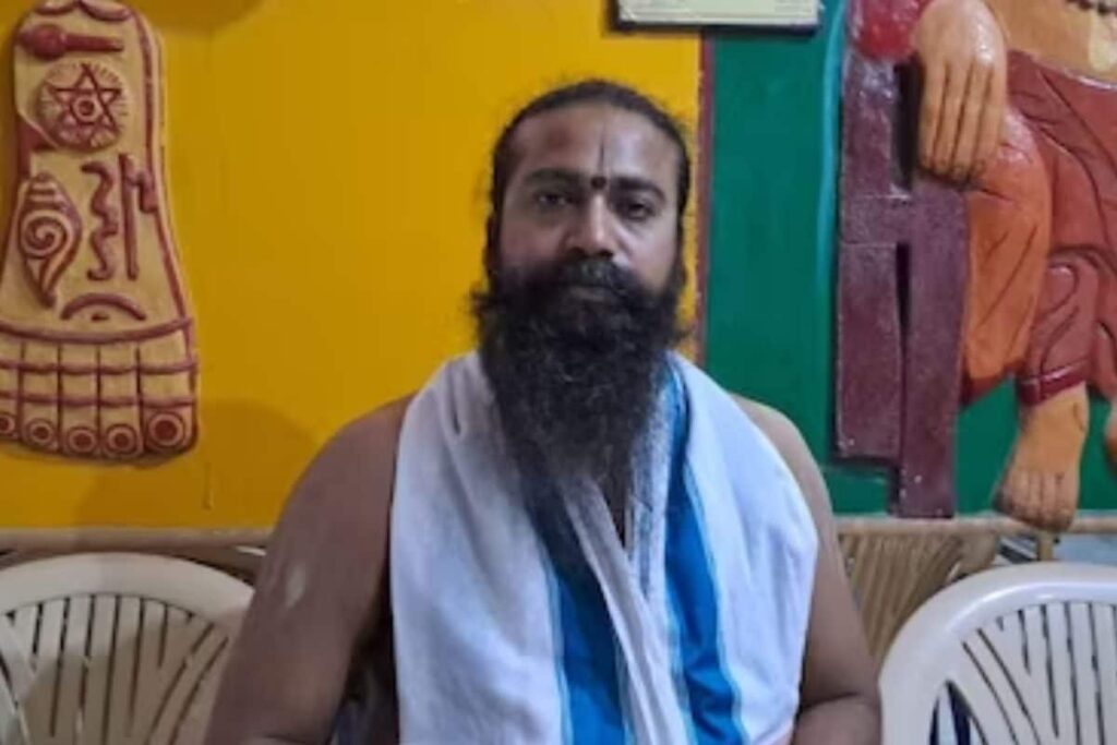 Sarees To Bangles, Karwa Chauth Gifts For Wives To Bring Home Prosperity