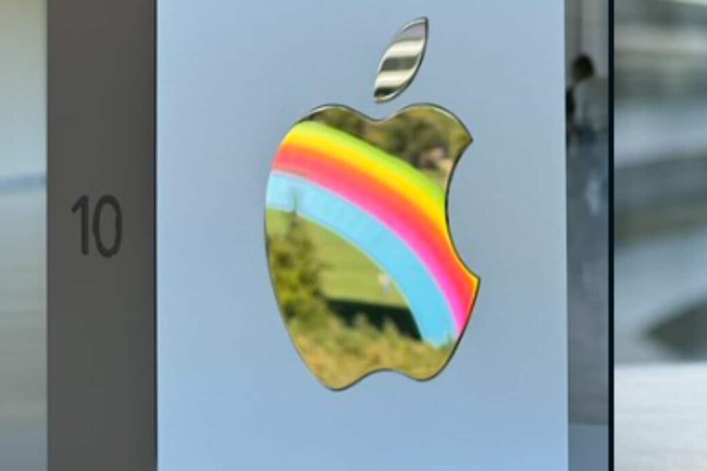 Here's What Apple Employee Received On Completing 10 Years