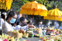 Indonesia Begins Manhunt for Tourist Who Meditated Naked at Hindu Shrine