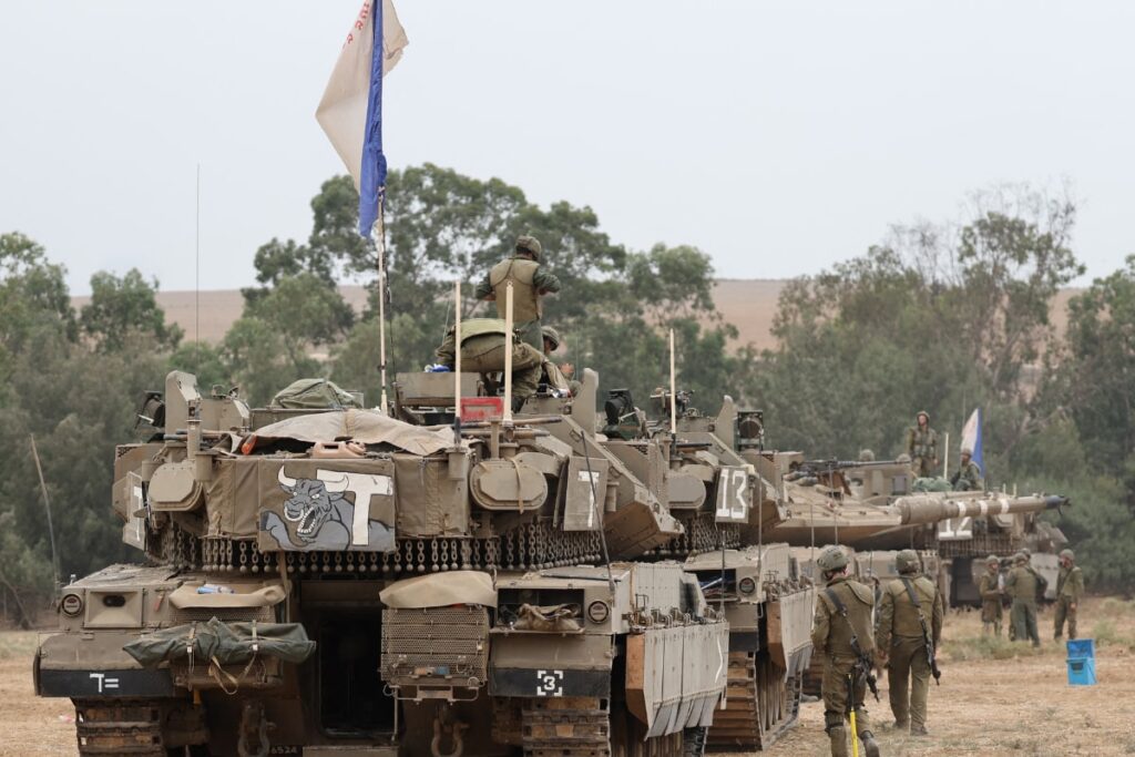 Israeli Warplanes Hit 150 'Underground Targets' in Gaza