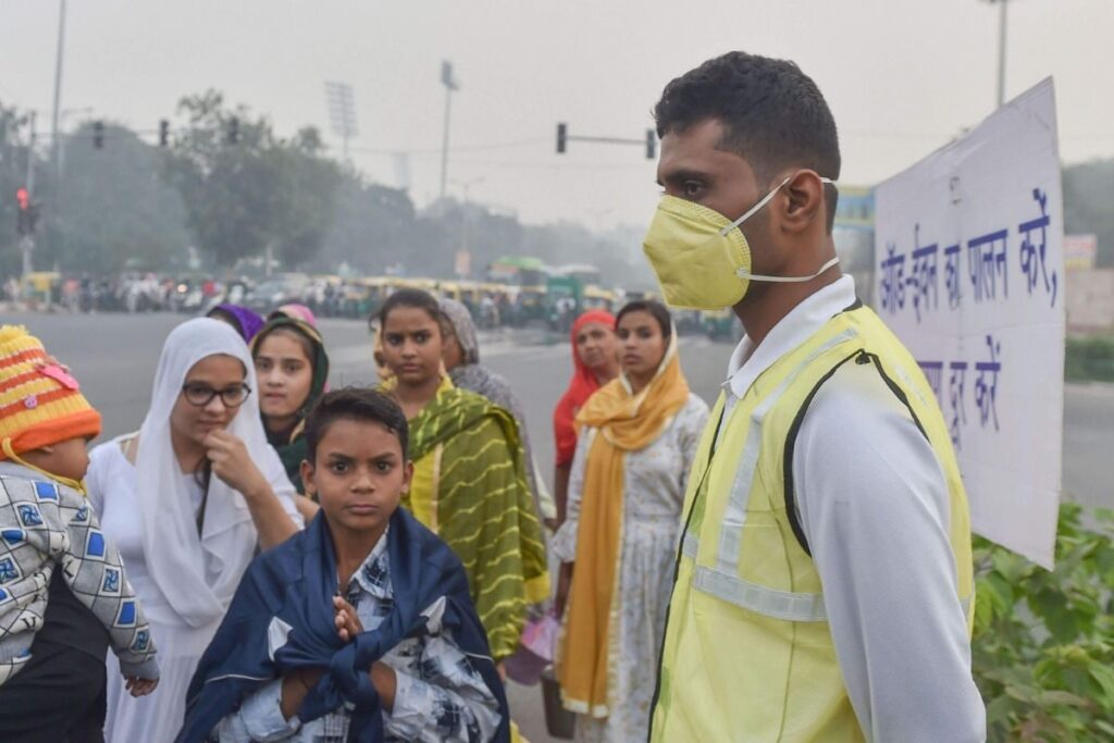 Delhi L-G Approves Proposal to Terminate Services of Civil Defence Volunteers, AAP to Move SC