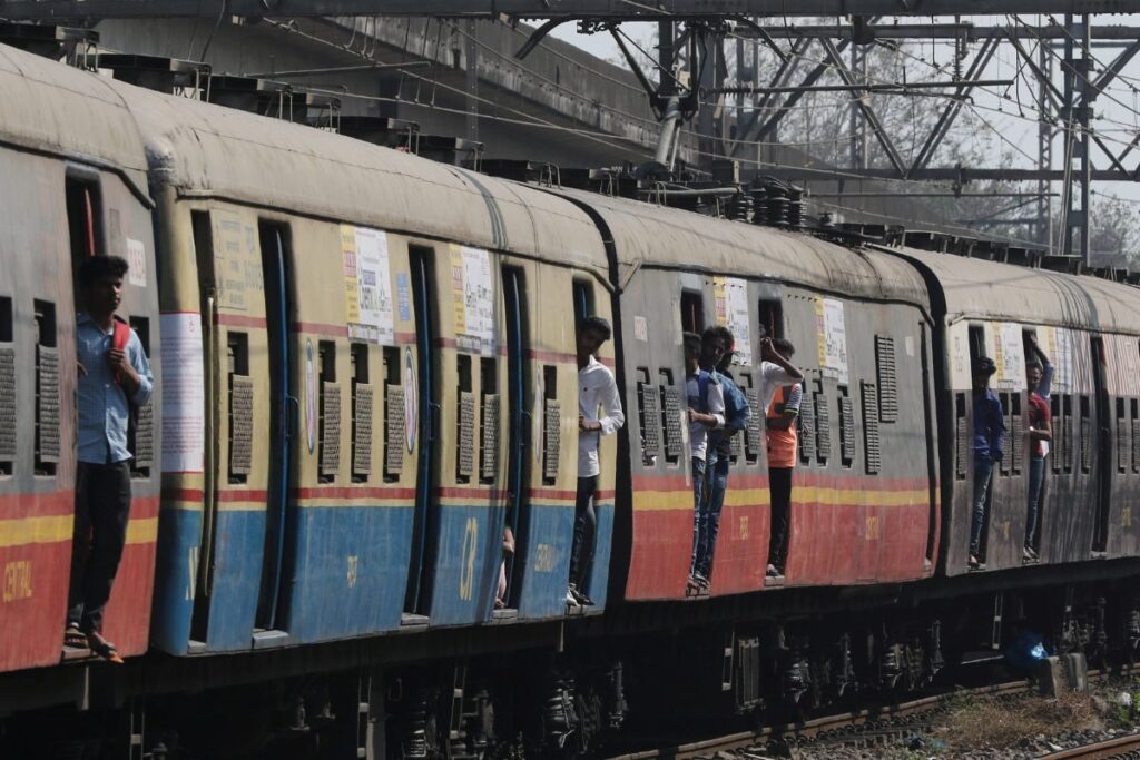 Western Railway Collects Rs 13.93 Lakh Fine in 3 Days from Ticketless Commuters on Mumbai Local Trains