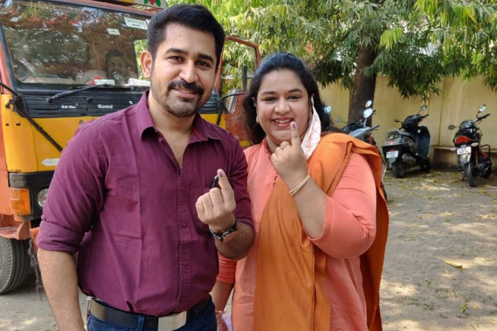 Vijay Antony's Wife Fatima Shares Rare Pic of Daughter Meera Days After Death: 'I'm Drowning, Dying'