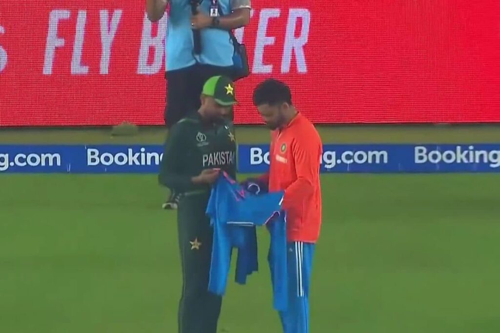 WATCH: Virat Kohli Gifts Babar Azam Team India Jersey After Men in Blue's Dominant Win