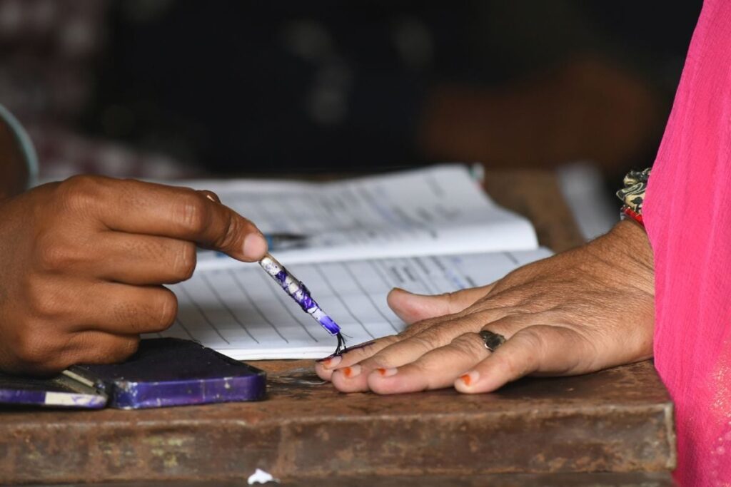 Chhattisgarh Polls: 102-year-old Woman Votes in Antagarh Through Postal Ballot as Part of ECI's 'home Facility'