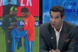 'Chacha ke Bete ne Bola ki Kohli ki T-shirt Chahiye...': Akram Loses Cool as Babar Receives IND Jersey - WATCH