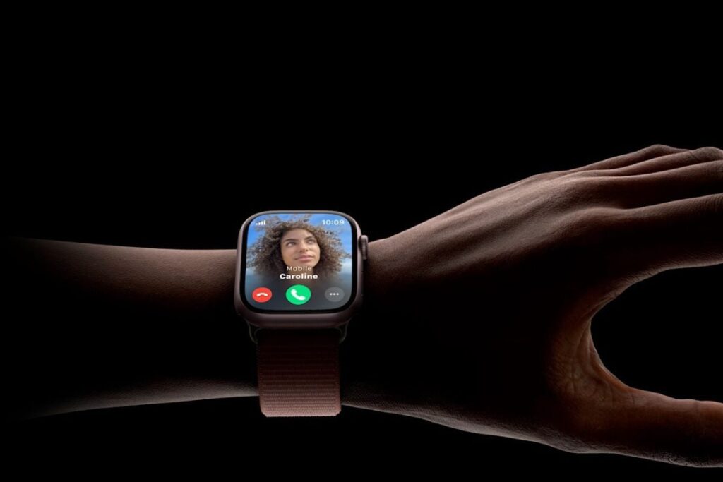 WatchOS 10.1 Update Rolled Out: Double Tap Gesture Now Available On These Apple Watches
