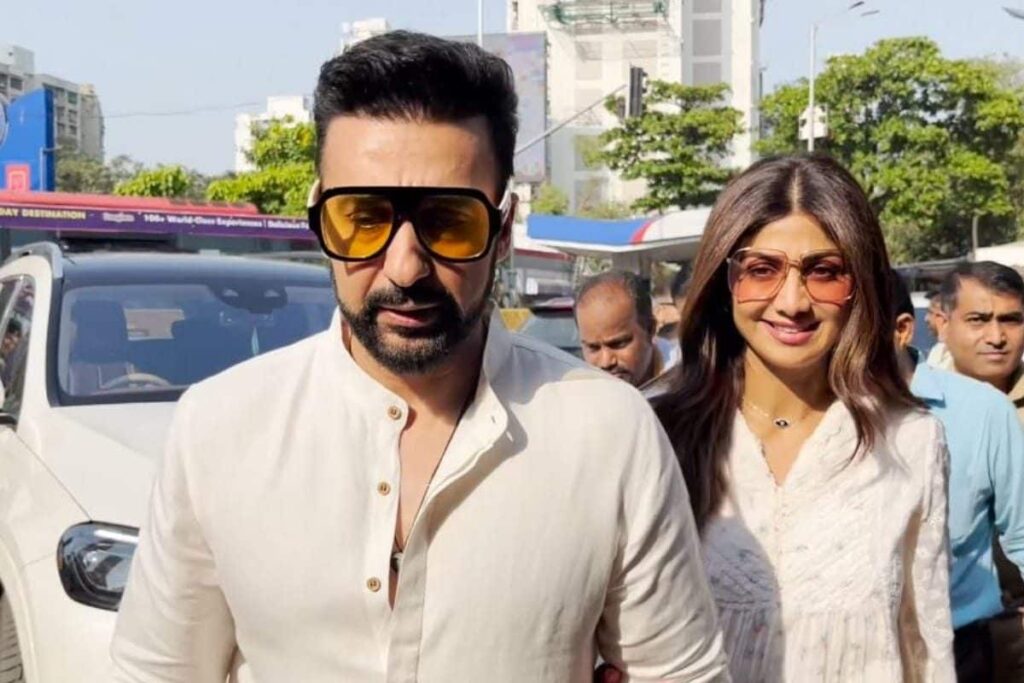 Raj Kundra and Shilpa Shetty Hold Hands, Visit Siddhivinayak Days After Their Divorce Rumours