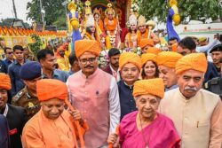 WATCH | UP CM Adityanath Pulls Chariot to Mark Symbolic Return of Lord Ram to Ayodhya