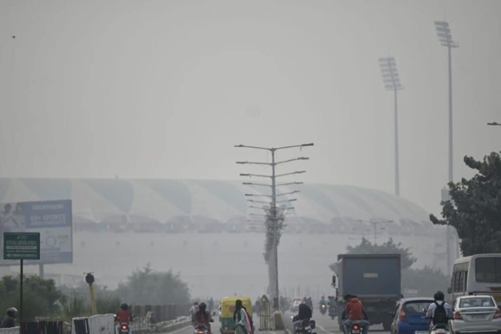 Not Just Delhi, UP Too Gasps for Breath as AQI Breaches 'Severe' Mark, Experts Seek Collective Action