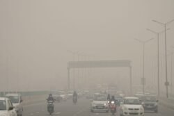 Delhi Air Pollution LIVE: Delhi-NCR Air 'Severe', Locals 'Feel Choked', Complain of Burning Eyes