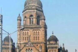 Mumbai Civic Body Slaps Rs 10,000 Fine on Man Who Dumped Trash in Sea Near Gateway of India
