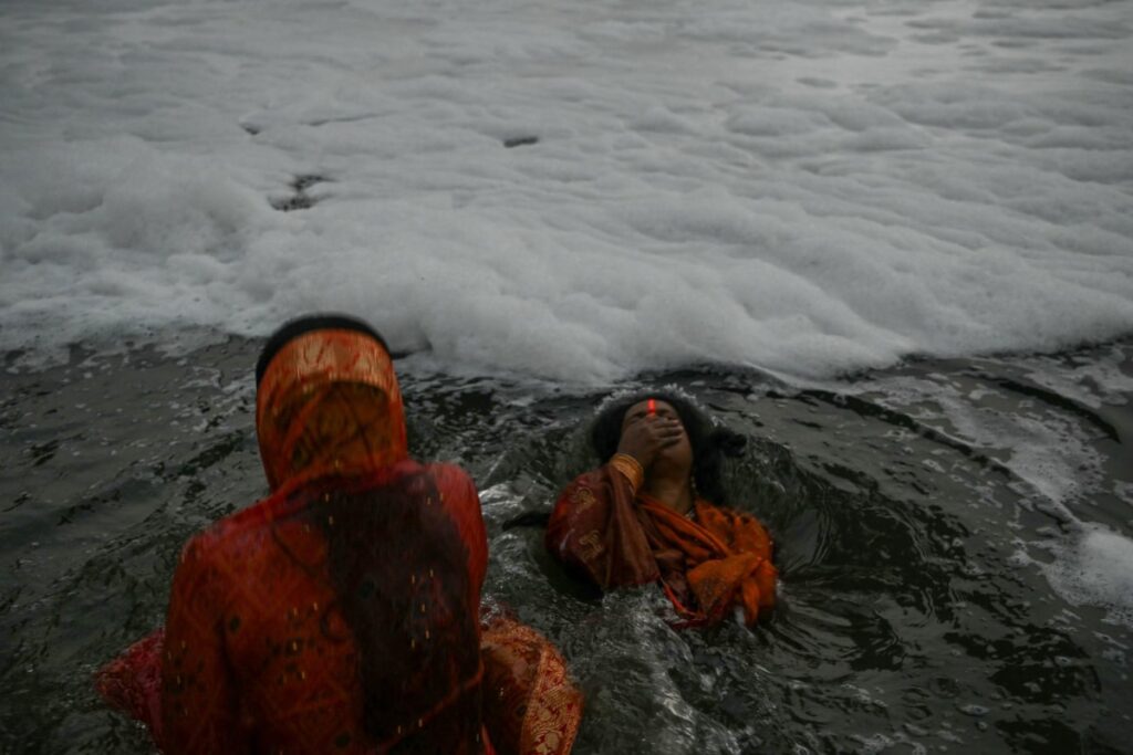 'Years After Years...': Delhi LG Takes Dig At Kejriwal Govt Over Toxic Foam in Yamuna; BJP Reacts