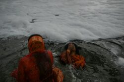 'Years After Years...': Delhi LG Takes Dig At Kejriwal Govt Over Toxic Foam in Yamuna; BJP Reacts