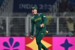 ICC ODI World Cup 2023: Rassie Van der Dussen Takes Blinder to Dismiss Mitchell Marsh in Semifinal | WATCH