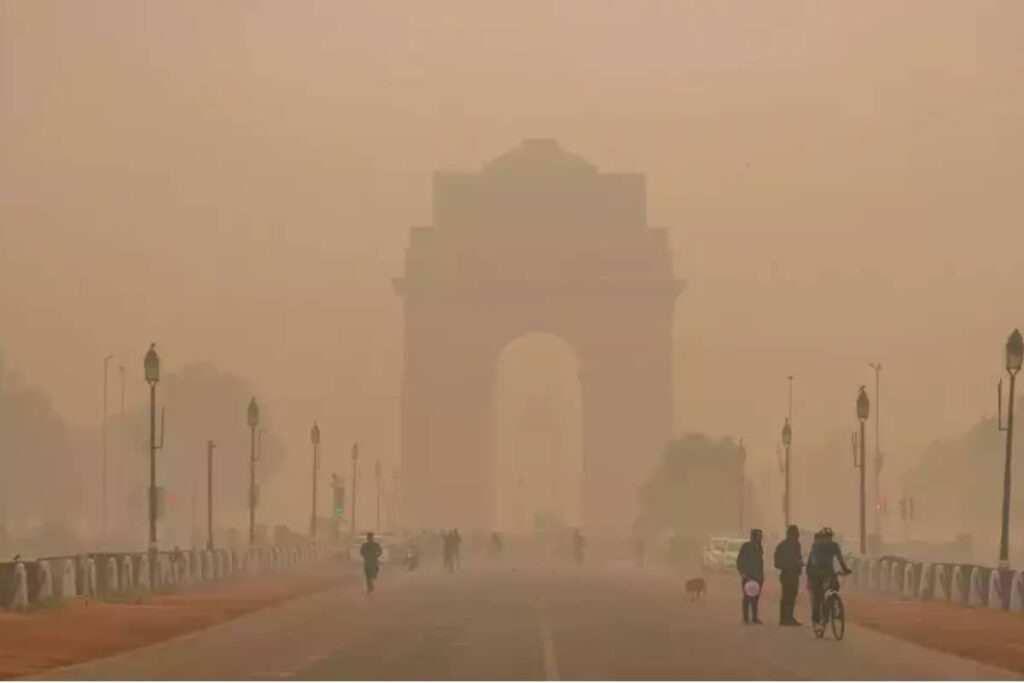 Delhi Air Pollution LIVE: AQI 400+ in City, Noida, Gurugram; Schools Shut, Construction Banned