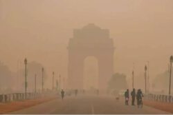 Delhi Air Pollution LIVE: AQI 400+ in City, Noida, Gurugram; Schools Shut, Construction Banned