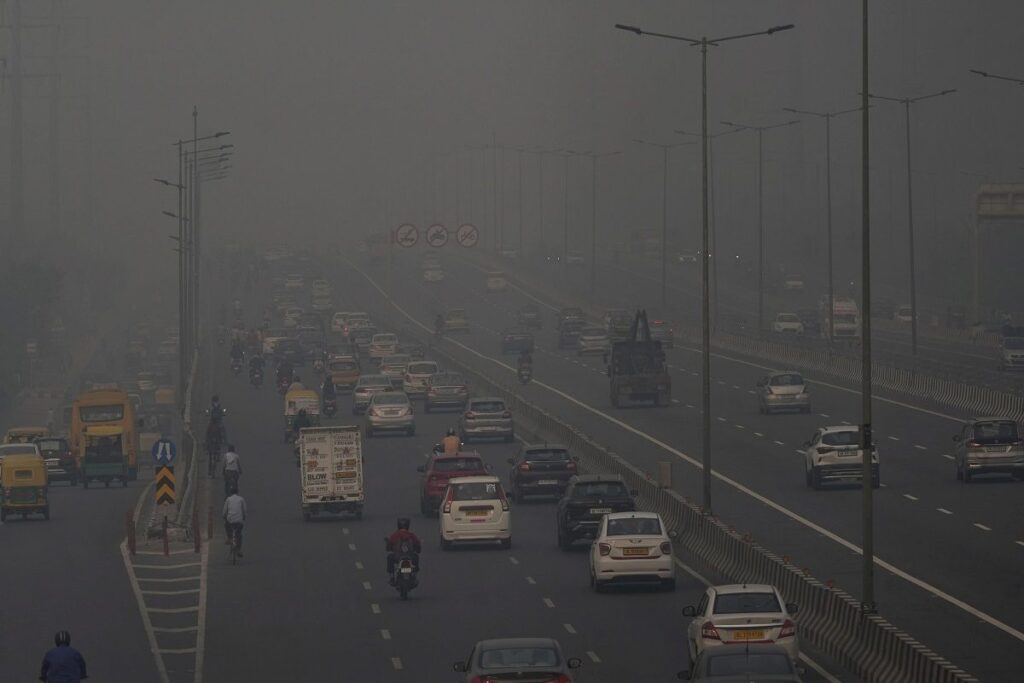 Delhi Left Gasping by ‘Severe’ Air Pollution, AQI Breaches ‘400’ Mark First Time This Winter