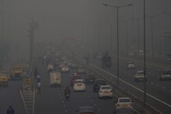 Delhi Left Gasping by ‘Severe’ Air Pollution, AQI Breaches ‘400’ Mark First Time This Winter