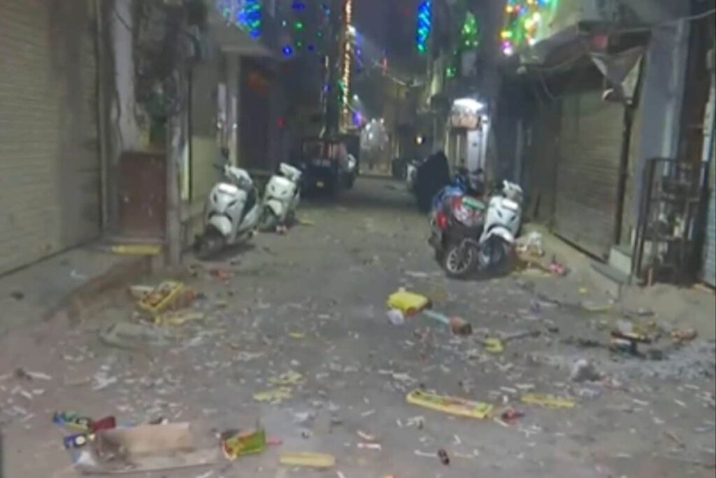 AQI Returns to Hazardous Level as Delhi-NCR Residents Go All Out With Firecrackers on Diwali