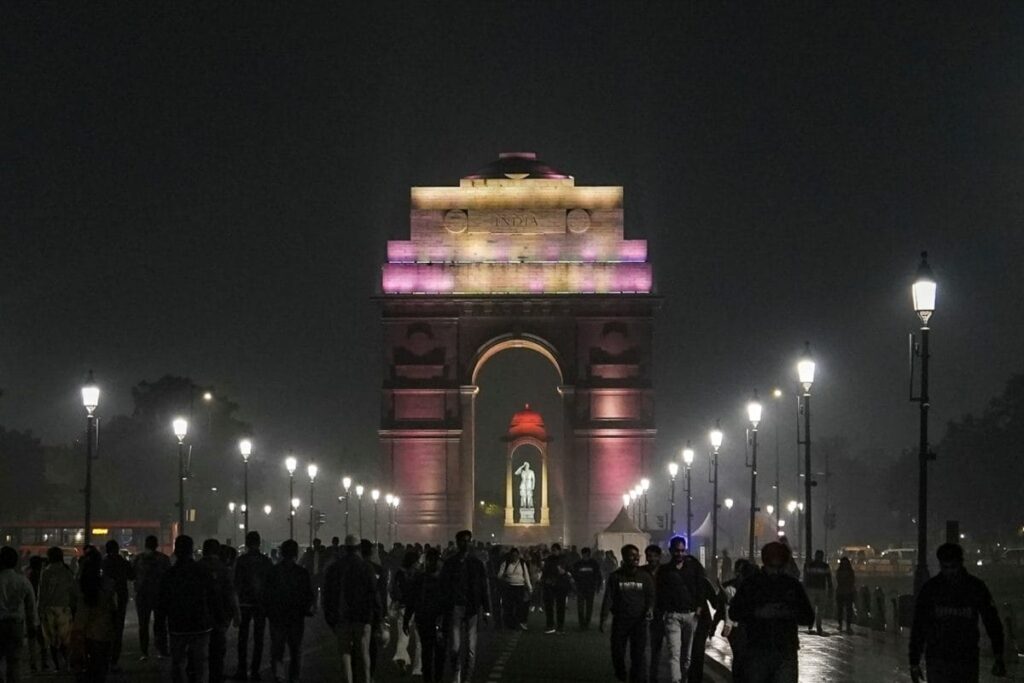 Winter's Here: IMD Says North India to Get Colder in Next 3 Days; Delhi's Air Quality Improves Slightly After Rain