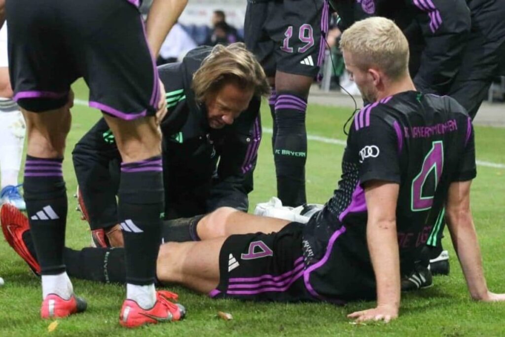 Bayern Munich's Matthijs De Ligt Ruled Out With Knee Injury