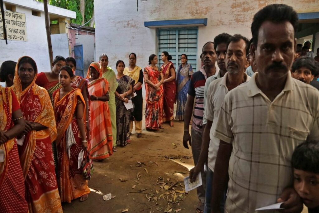 Naxals Fail to Keep Chhattisgarh Voters in Their Homes; Mahadev App Non-Issue for Most People | Ground Report