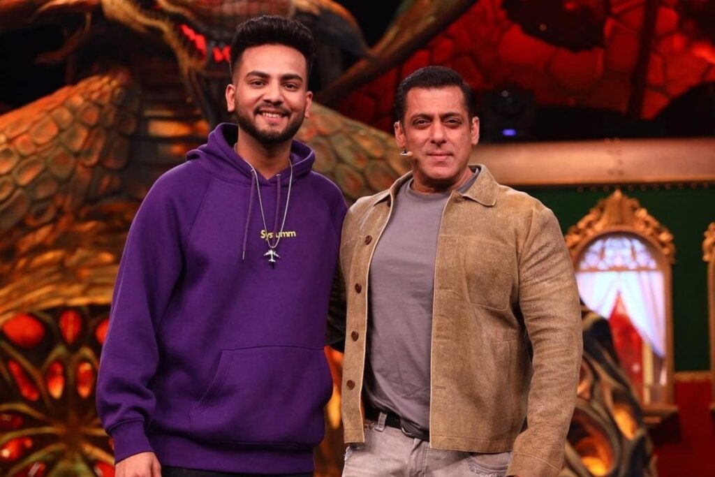 Elvish Yadav Drops Photo With Salman Khan, Says 'Bahut Badal Gaye...' In Cryptic Post | Check Here