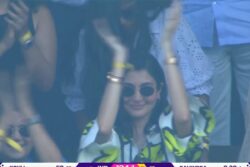 Ind vs NZ: Anushka Sharma's Reaction Goes Viral After Virat Hits 50, Breaks Tendulkar's Record