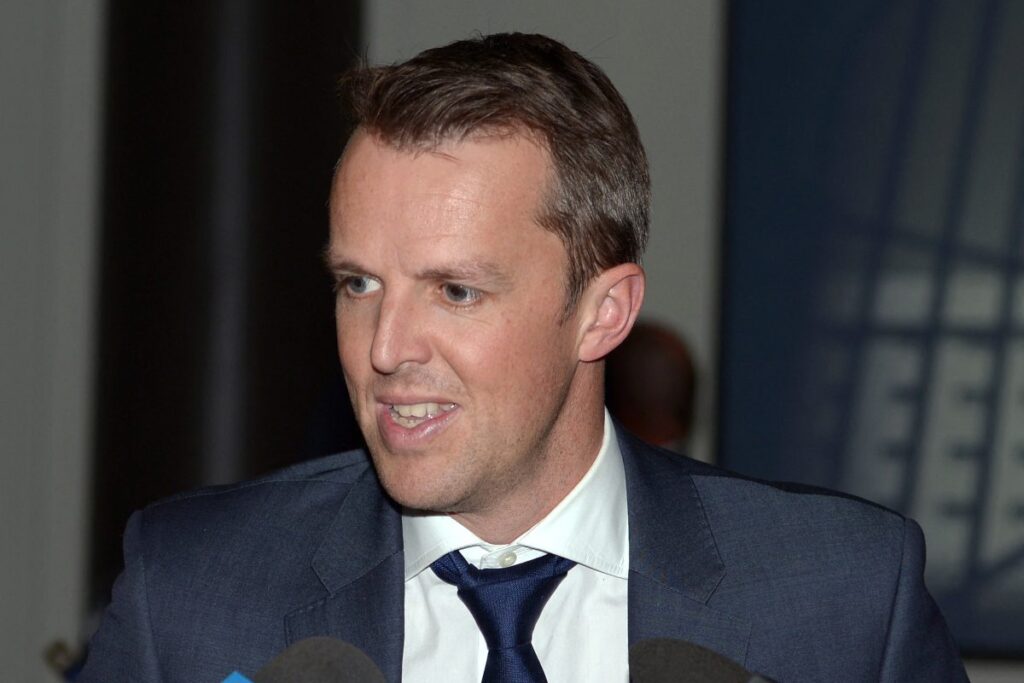 Graeme Swann Mentoring England Spinners Ahead of India Tour