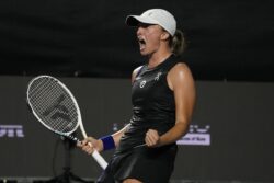 WTA Finals: No.2 Iga Swiatek Beats No.1 Aryna Sabalenka in Semis