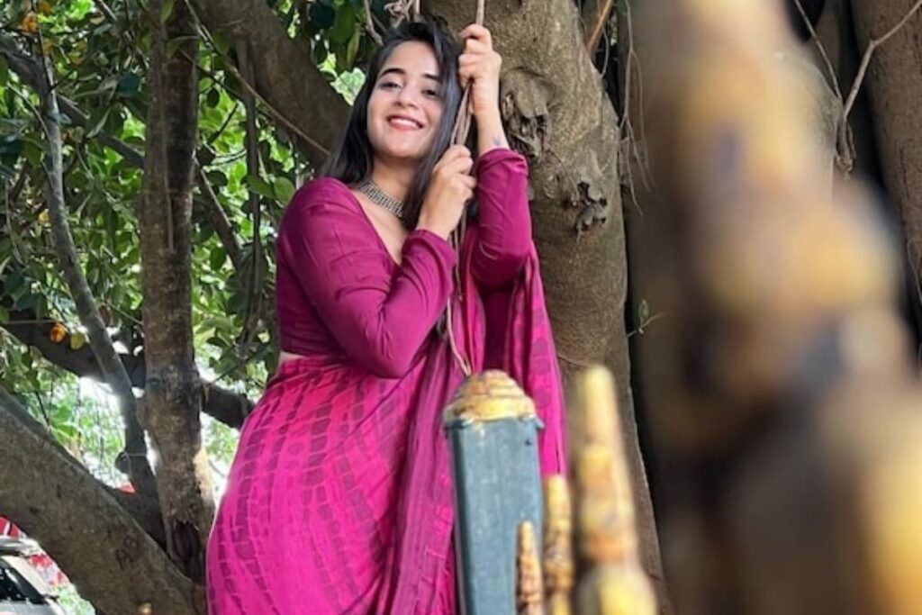 Deepthi Sunaina's Radiant Avatar In Printed Pink Saree Sets Hearts Racing