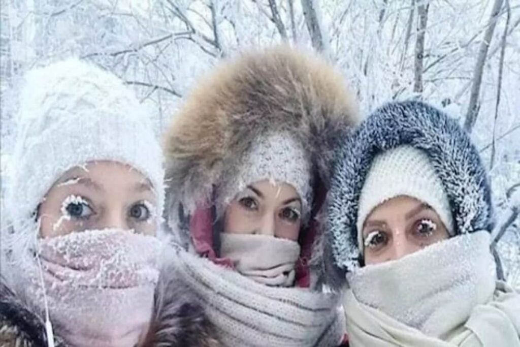 In This Russian City, Cars Are Kept Turned On When Parked To Avoid Engine From Freezing