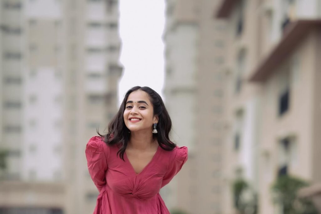 Deepthi Sunaina’s Pink Flowy Dress Is Perfect For A Casual Day Out