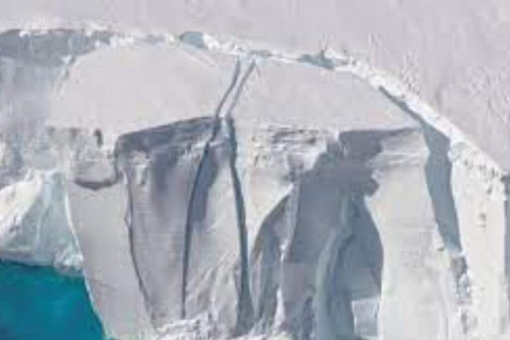 Giant Iceberg Twice The Size Of London Is Moving For The First Time In 30 Years