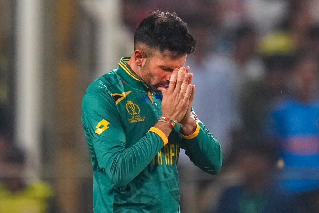 South African Cricketer Keshav Maharaj Extends Best Wishes to World Hindu Congress 2023